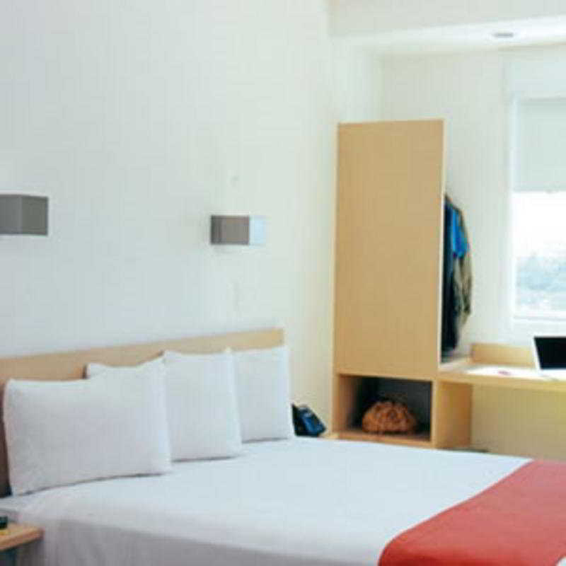 วัน มอนเทอเรย์ แอโรปวยร์โต Hotel อโปดาคา ห้อง รูปภาพ