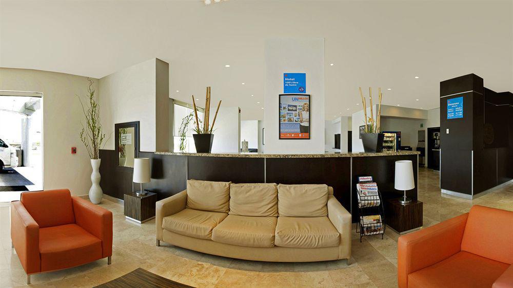 วัน มอนเทอเรย์ แอโรปวยร์โต Hotel อโปดาคา ภายนอก รูปภาพ