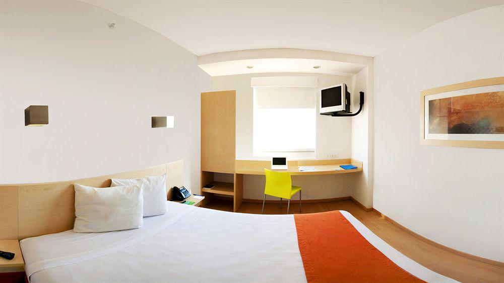 วัน มอนเทอเรย์ แอโรปวยร์โต Hotel อโปดาคา ภายนอก รูปภาพ